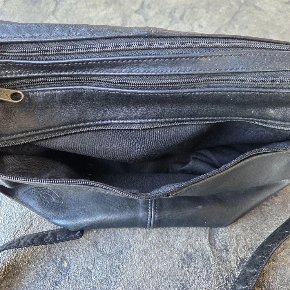 Stone Mountain Accessories Black Leather Shoulder Bag